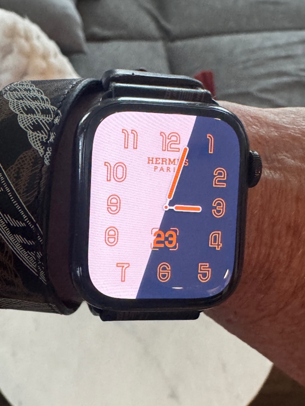 Apple Watch Hermès Series 9 GPS + Cellular, 41mm, Black Case, Noir/Twill Single